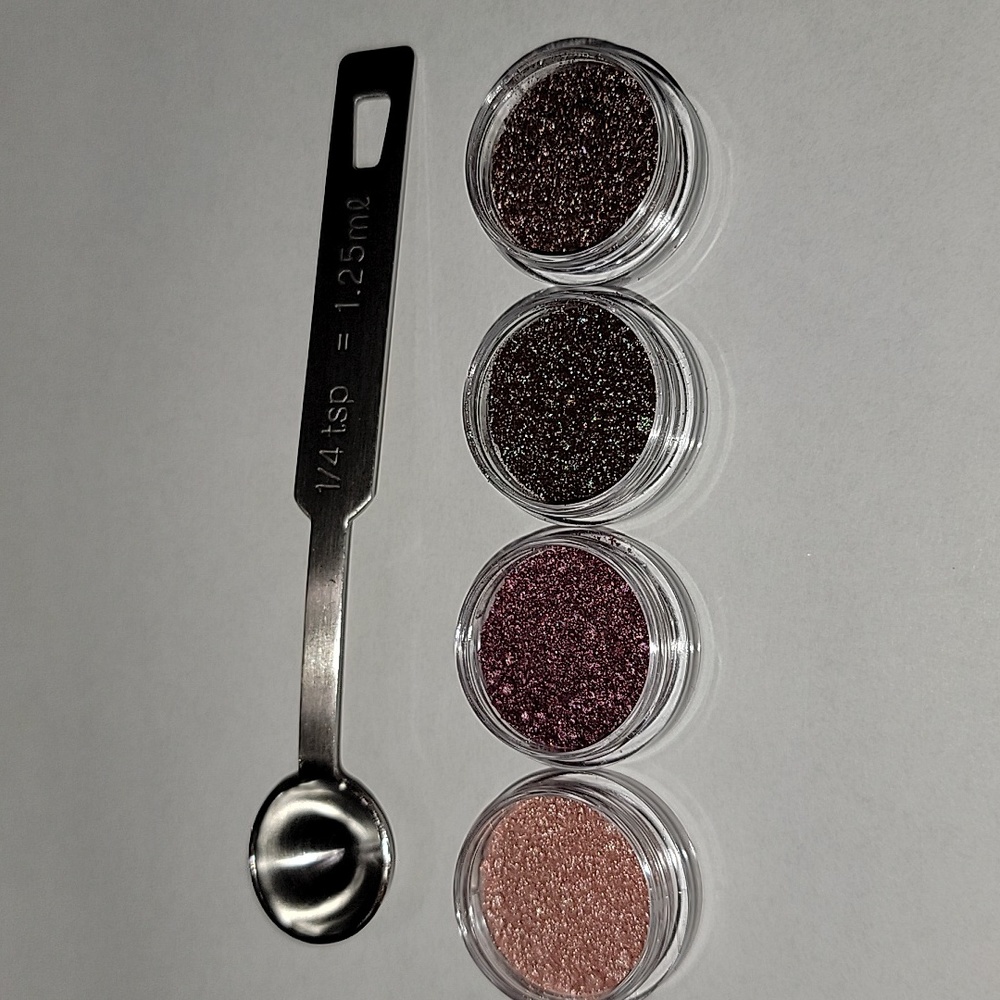 MAC COSMETICS PIGMENT SAMPLE SET - Picture 3 of 4